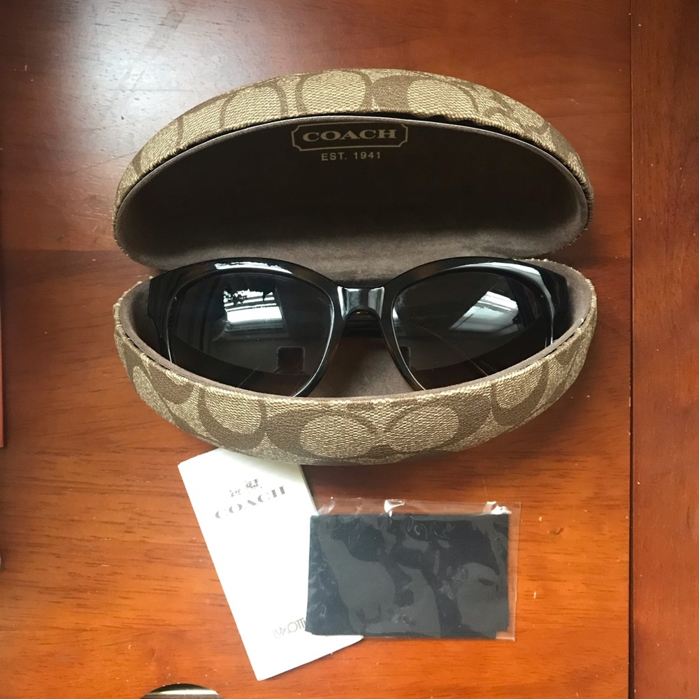 Coach Classic Sunglasses and Case GUC